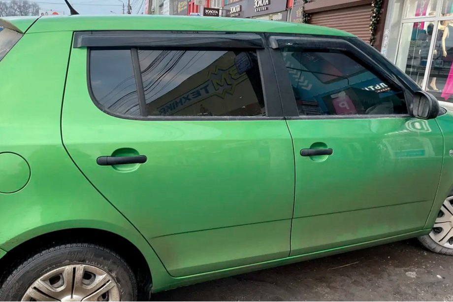 Skoda Fabia 2007–2014 Raamwindschermen HB (set 4 stuks, HIC) Foto 2