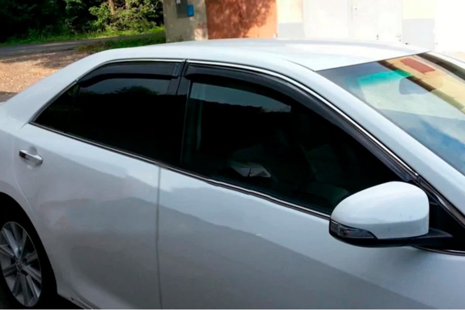 Toyota Camry 2011–2017 Raamdeflectoren met chroomlijst (2011-2017 EU / 2011-2014 USA, 4 stuks, HIC) Foto 6