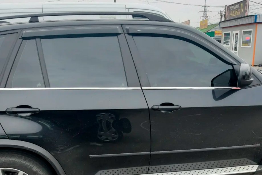 BMW X5 E70 2007–2013 Raamdeflectoren (4 stuks, HIC) Foto 1