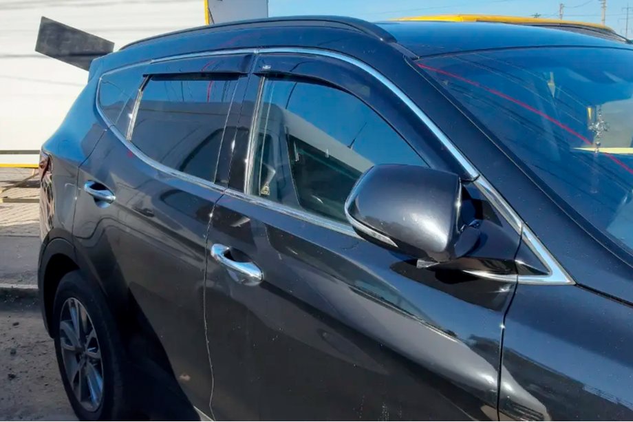 Hyundai Santa Fe 3 2012–2018 Raamdeflectors met chroomstrip (4 stuks, HIC) Image