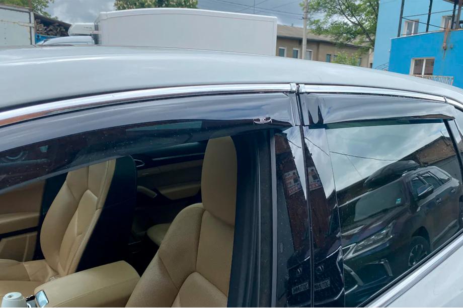 Volkswagen Touareg 2010–2018 Raamdeflectors met chroomstrip (4 stuks, HIC) Foto 10