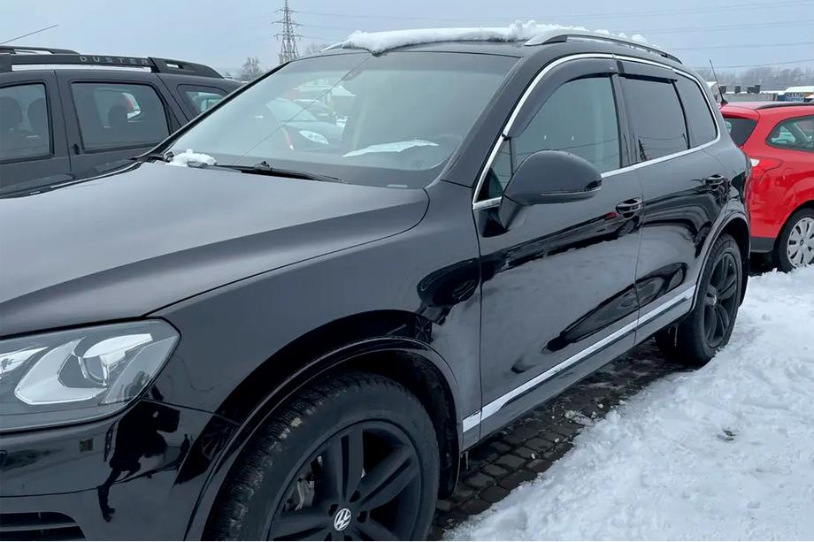 Volkswagen Touareg 2010–2018 Raamdeflectors met chroomstrip (4 stuks, HIC) Foto 1
