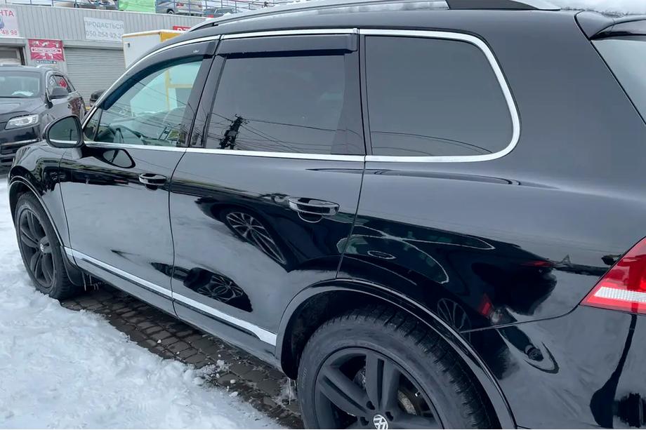 Volkswagen Touareg 2010–2018 Raamdeflectors met chroomstrip (4 stuks, HIC) Foto 11