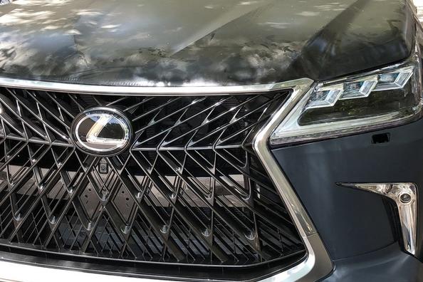 Hoe voer je een facelift uit op Lexus LX570