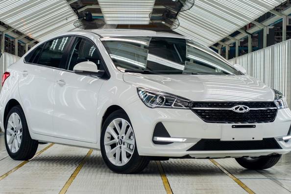 Vernieuwde middelgrote sedan Chery Arrizo 5