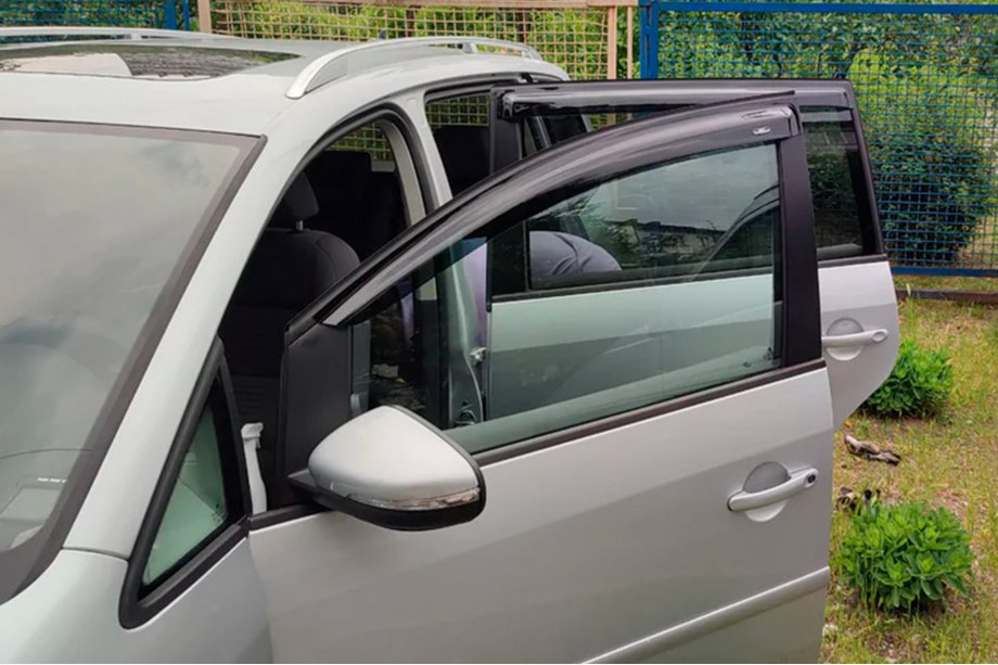 Volkswagen Touran 2003–2010 Raamdeflectoren (4 stuks, HIC) Foto 11