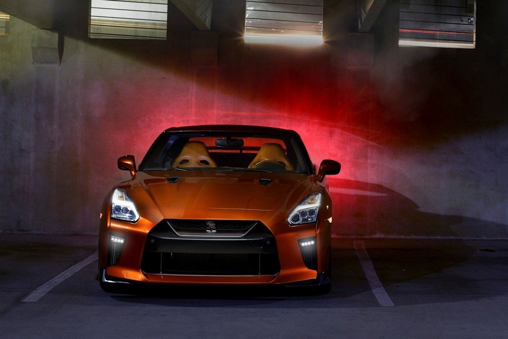 Sportieve Nissan GT-R coupé met vierwielaandrijving