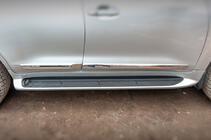 Toyota Land Cruiser 200 2007–2021 Side steps met LED (design 2015-2020) Zwarte kleur foto 3