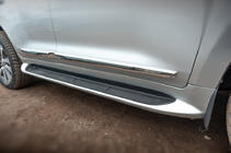 Toyota Land Cruiser 200 2007–2021 Side steps met LED (design 2015-2020) Zwarte kleur foto 2
