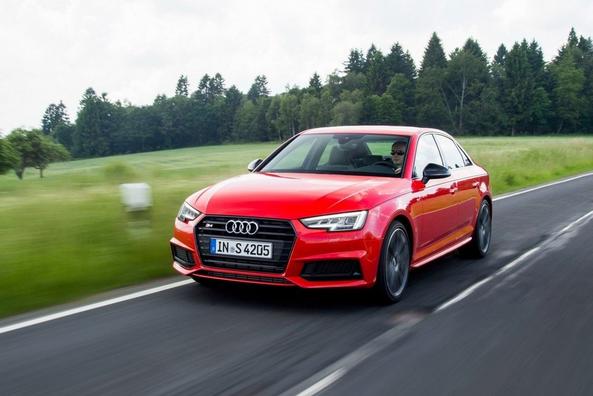Test van de sportieve sedan Audi S4 Foto 2