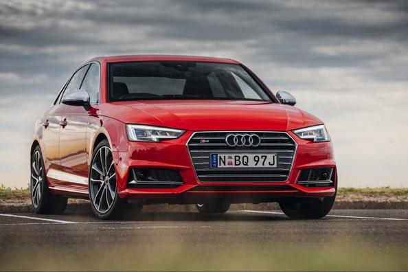 Test van de sportieve sedan Audi S4 Foto 3