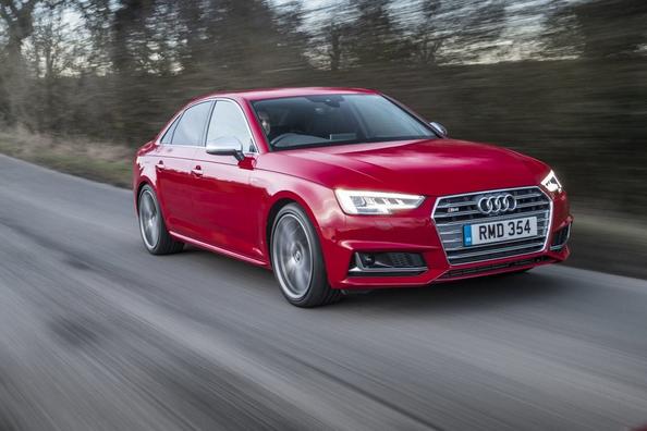 Test van de sportieve sedan Audi S4 Foto 1