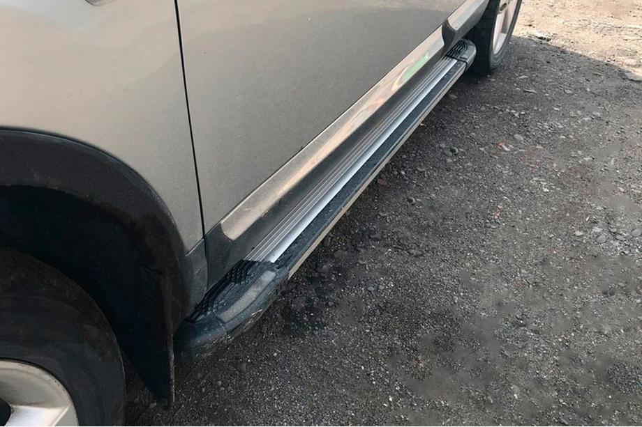 Nissan Qashqai 2010–2014 Side steps Rainbow (2 st., aluminium) Image
