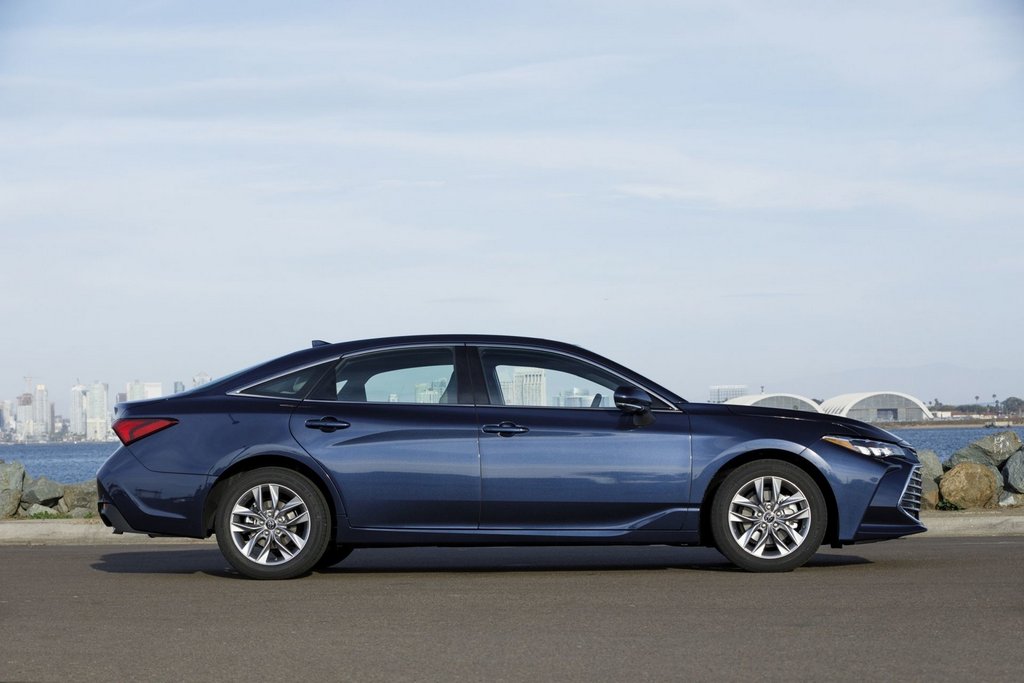 Vijfde generatie van de vlaggenschip-sedan Toyota Avalon