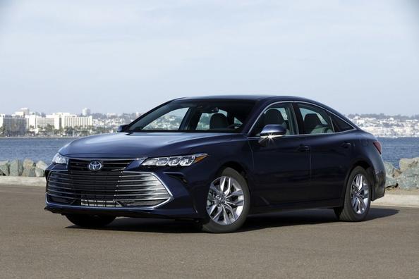 Vijfde generatie van de vlaggenschip-sedan Toyota Avalon Foto 10