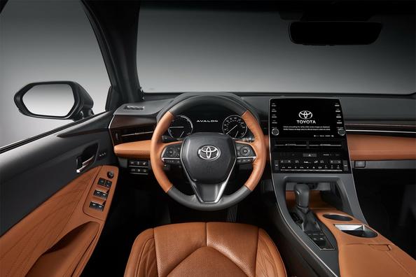 Vijfde generatie van de vlaggenschip-sedan Toyota Avalon Foto 5