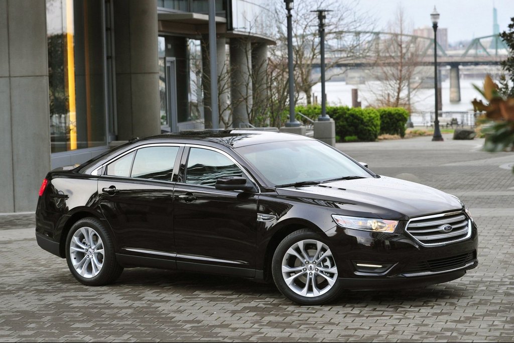 Review van de luxe sedan Ford Taurus