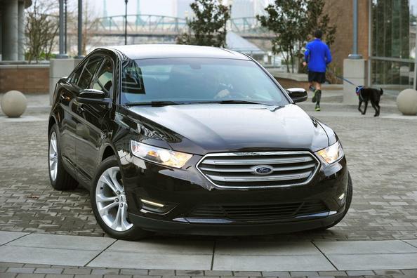 Review van de luxe sedan Ford Taurus