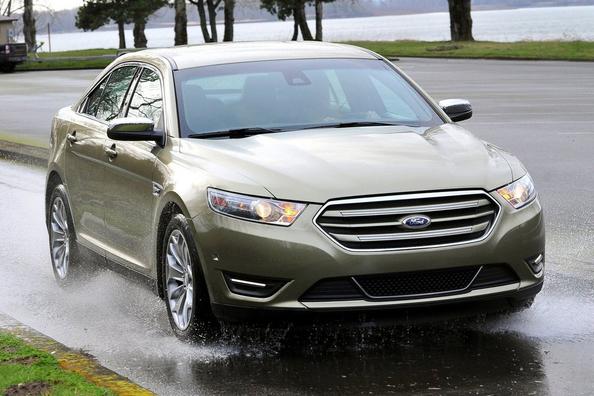 Review van de luxe sedan Ford Taurus Foto 3