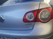 Volkswagen Passat B6 2006–2012 2.0 TDI embleem (met rode I) foto 2
