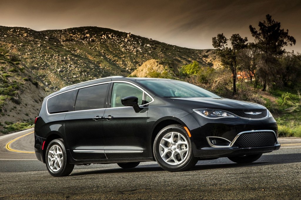 Volledig formaat zevenzits minivan Chrysler Pacifica