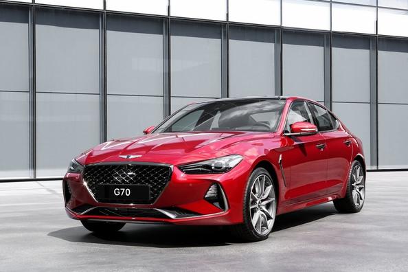 Eerste generatie van de Genesis G70 sedan