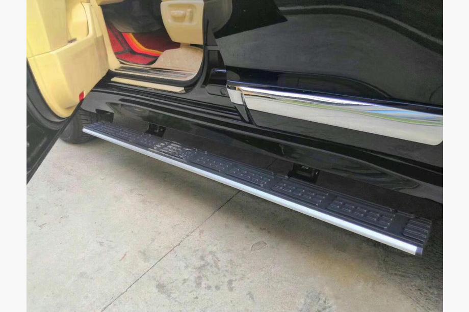 Toyota Land Cruiser 200 2007–2021 Automatische uitschuifbare side steps (set van 2, aluminium) Foto 4
