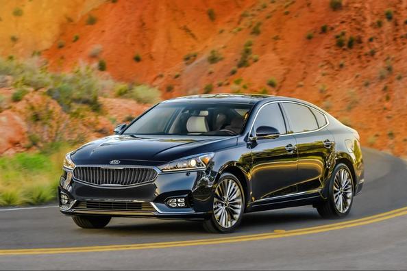 Tweede generatie van de KIA Cadenza-sedan