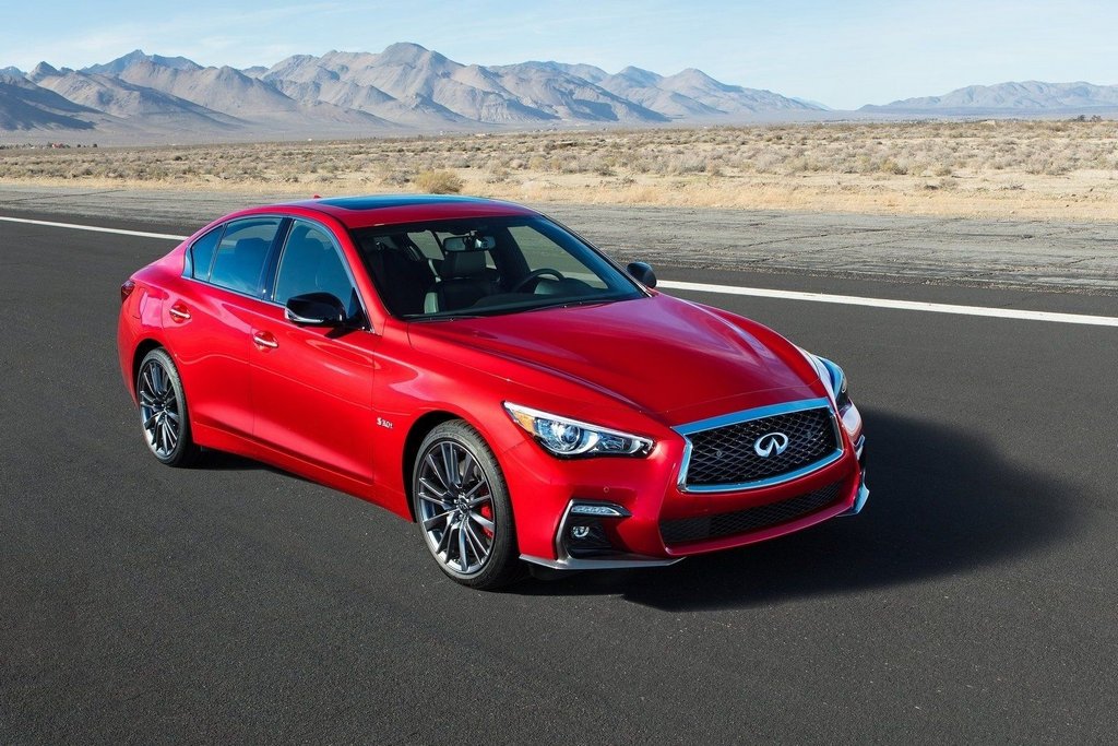 Vernieuwde versie van de premium sedan Infiniti Q50
