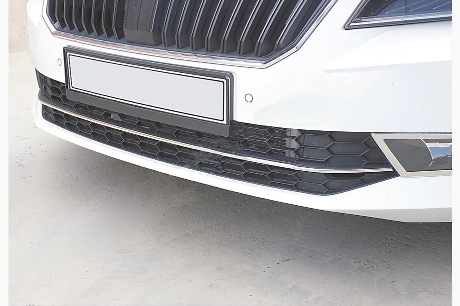 Skoda Superb 2015–2024 OmsaLine bumperbeschermers voor voorbumper (3 stuks, RVS) Image