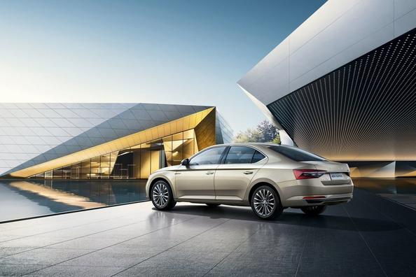 Review van de vernieuwde Skoda Superb liftback uit 2019 Foto 9