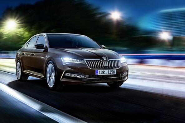 Review van de vernieuwde Skoda Superb liftback uit 2019 Foto 8