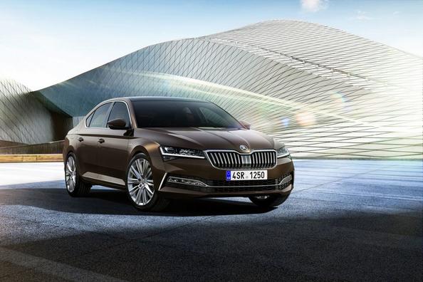 Review van de vernieuwde Skoda Superb liftback uit 2019 Foto 2