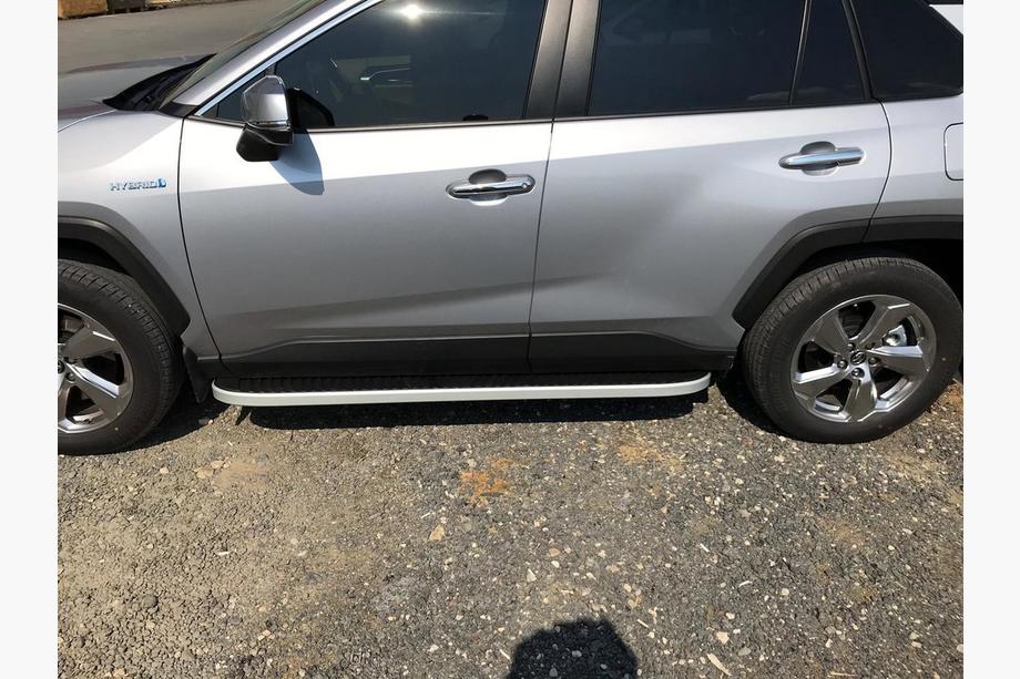 Toyota Rav 4 2019–2025 Side steps Tayga Grey (set van 2, aluminium) Foto 3