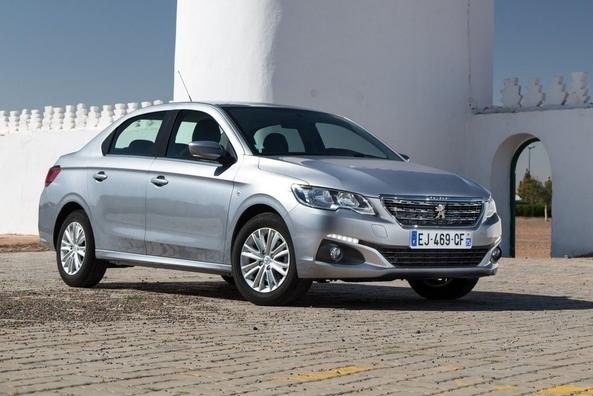 Gefacelifte Peugeot 301 sedan