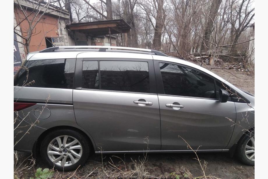 Mazda 5 2010–2018 Aluminium dakrails (chroom) Metalen montagevoeten Foto 4