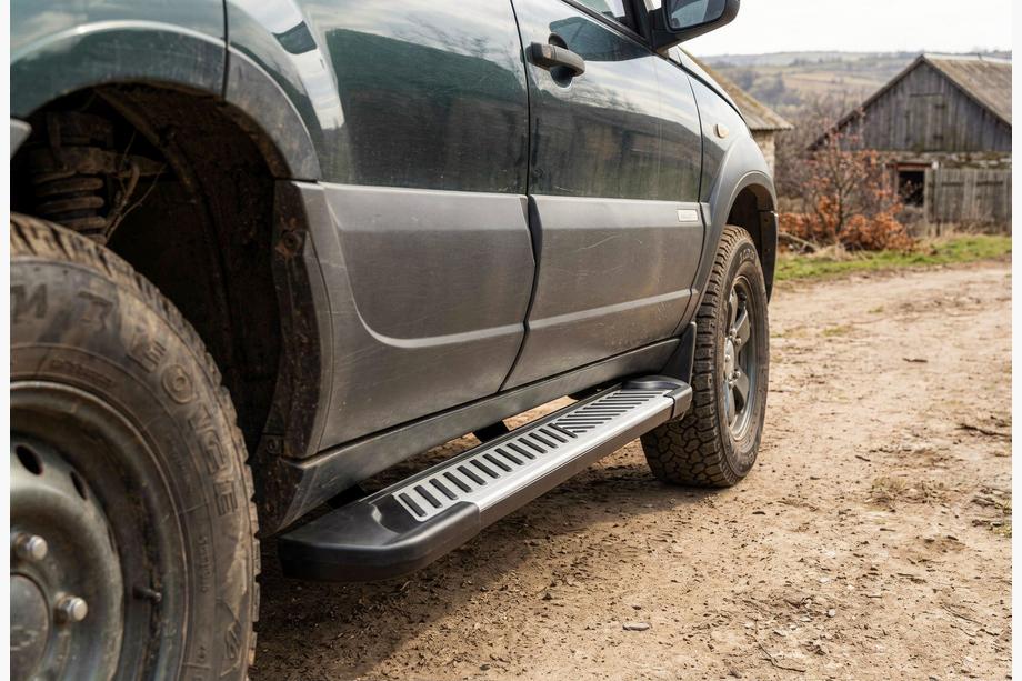 Chevrolet Niva 1998–2020 Line side steps (set van 2, aluminium) Image
