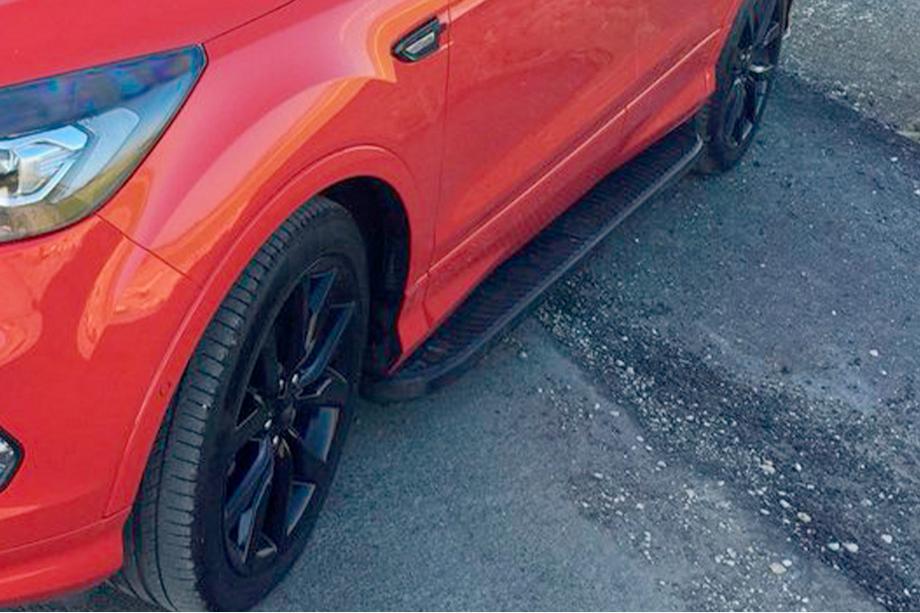 Skoda Karoq 2018– Side steps Tayga Black (2 stuks, aluminium) Image