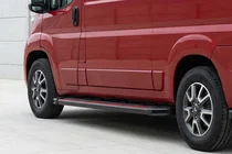 Fiat Ducato 2006–2025 Side steps Maya Red (2 stuks, aluminium) foto 1