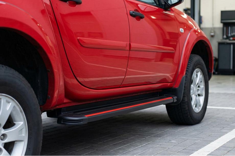 Fiat Fullback 2016– Side steps Maya Red (2 stuks, aluminium) Image