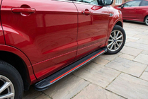 Ford Kuga/Escape 2013–2019 Side steps Maya Red (2 stuks, aluminium) Met zwarte deurlijsten foto 1