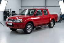 Nissan NP300 1999–2015 Side steps Maya Red (2 stuks, aluminium) foto 1