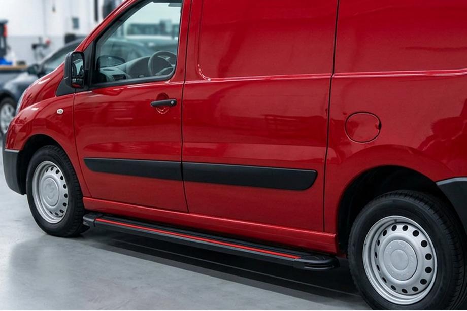 Peugeot Expert 2007–2016 Side steps Maya Red (2 stuks, aluminium) Lange wielbasis Image