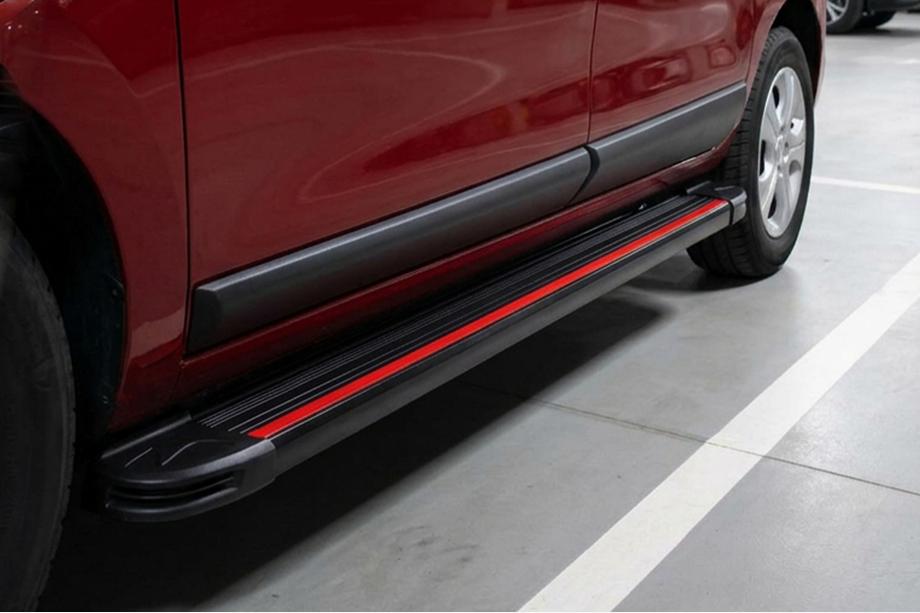 Renault Dokker 2013–2022 Side steps Maya Red (2 stuks, aluminium) Image