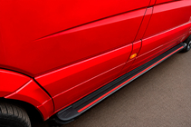 Volkswagen Crafter 2006–2016 Side steps Maya Red (2 stuks, aluminium) Middellange wielbasis foto 4