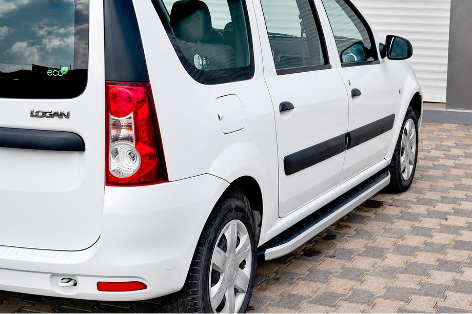 Lada Largus 2012– Fullmond side steps (set van 2, aluminium) Image