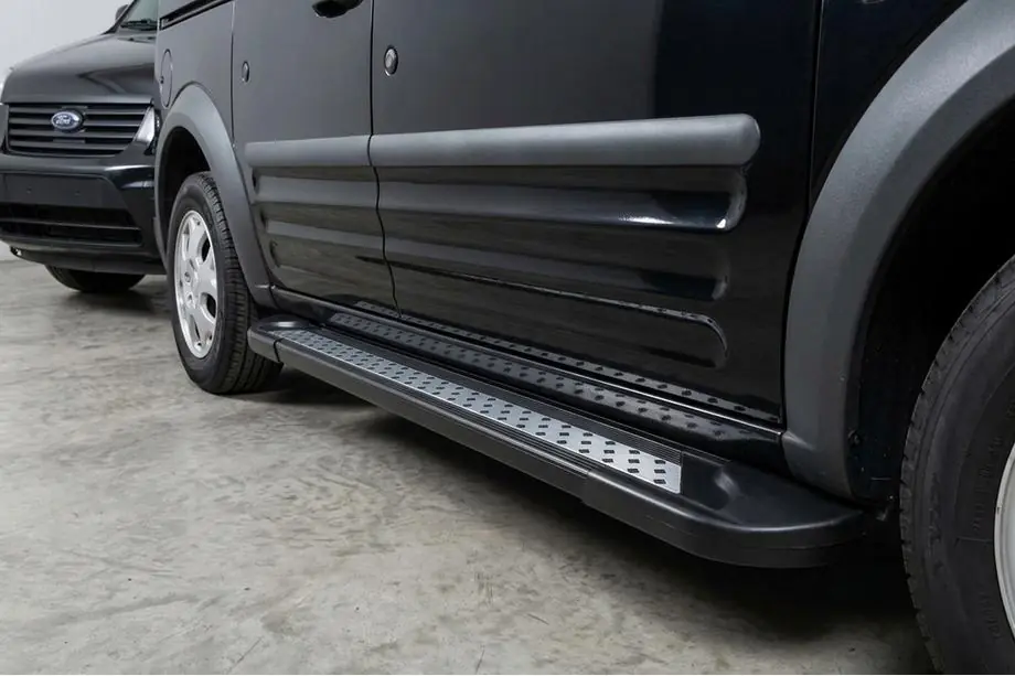Ford Connect 2006–2009 Side steps New Vision Black (2 stuks, aluminium) Image