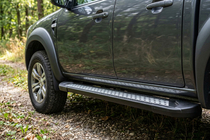 Mazda BT-50 2007–2012 Side steps New Vision Black (2 stuks, aluminium) foto 1