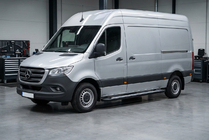Mercedes Sprinter W907/W910 2018– Side steps New Vision Black (2 stuks, aluminium) Lang/Extra lang foto 1