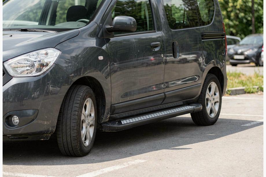 Renault Dokker 2013–2022 Side steps New Vision Black (2 stuks, aluminium) Image